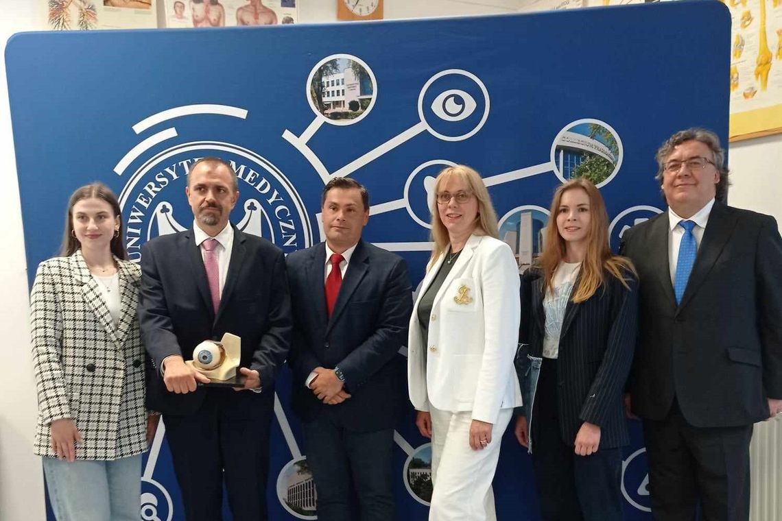 Ukraińscy i Polscy rezydenci uczą się leczyć urazy oczu Ukraińscy i Polscy rezydenci uczą się leczyć urazy oczu