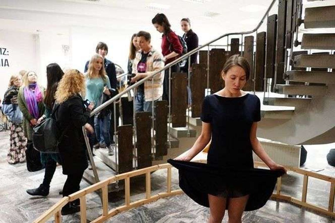 Ukraiński perfomens na finisażu wystawy