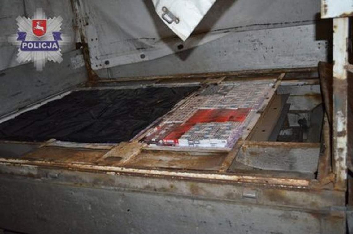 Ukrył papierosy w podłodze samochodu dostawczego