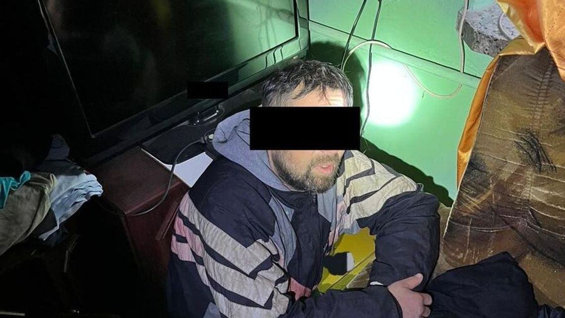 Ukrywał się w lesie, wpadł podczas włamania. Kiepska podróbka Janosika