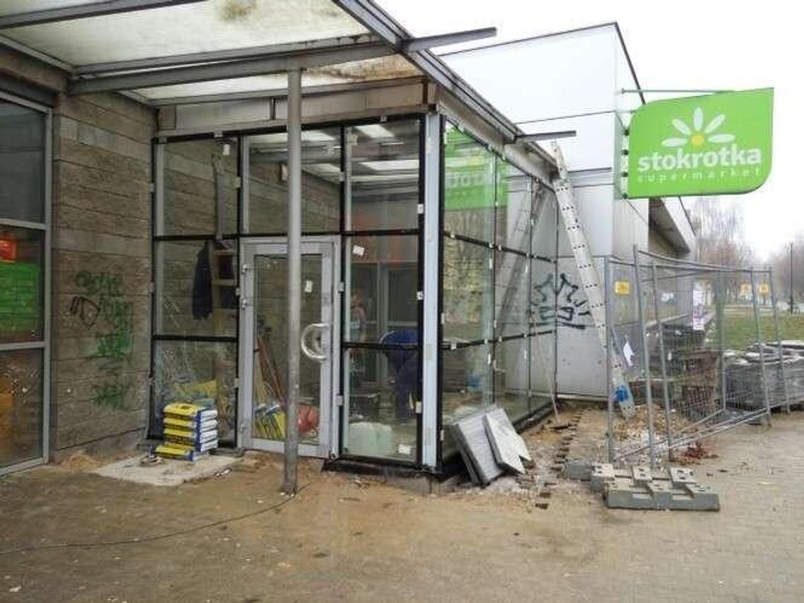 Ul. Ametystowa: Złodzieje wysadzili bankomat w powietrze