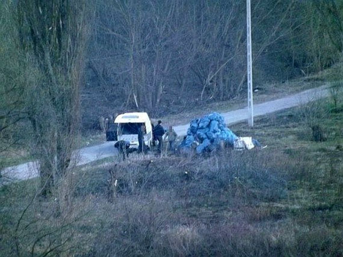 Ul. Azaliowa: To nie dzikie wysypisko, to oczyszczanie rzeki