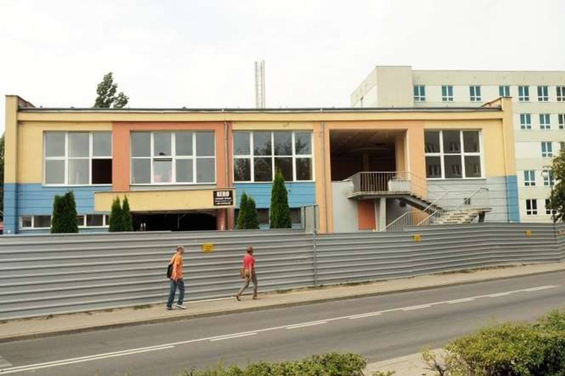 Ul. Chodźki: Burzą stołówkę, zbudują centrum symulacji