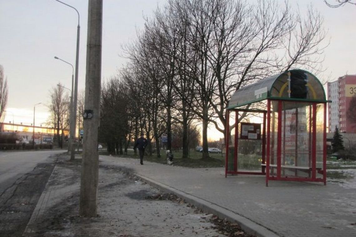 Ul. Diamentowa: Latarnia w zatoczce. Przystanek pod chmurką