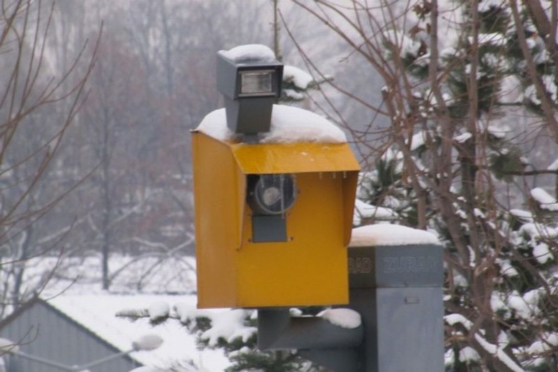 Ul. Diamentowa: Zima kontra fotoradar. Kto wygra? Ul. Diamentowa: Zima kontra fotoradar. Kto wygra?