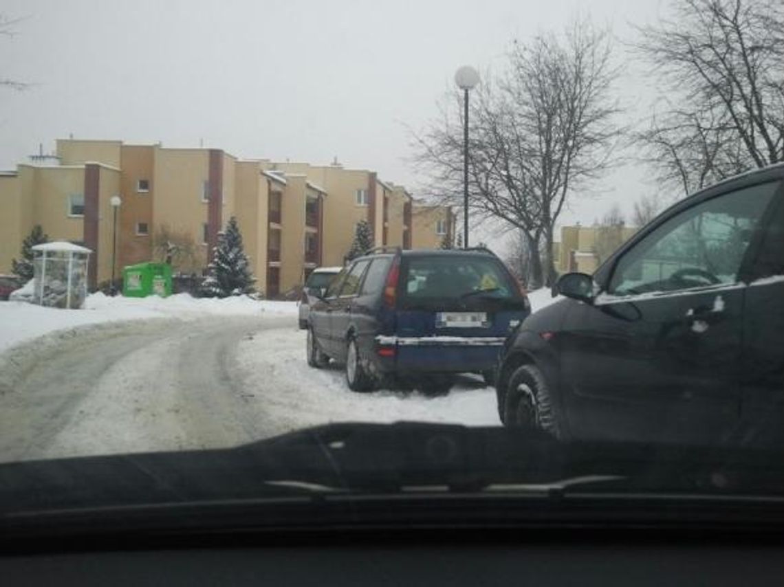 Ul. Dziewanny: Brakuje miejsc, samochody zastawiają drogę (list) Ul. Dziewanny: Brakuje miejsc, samochody zastawiają drogę (list)