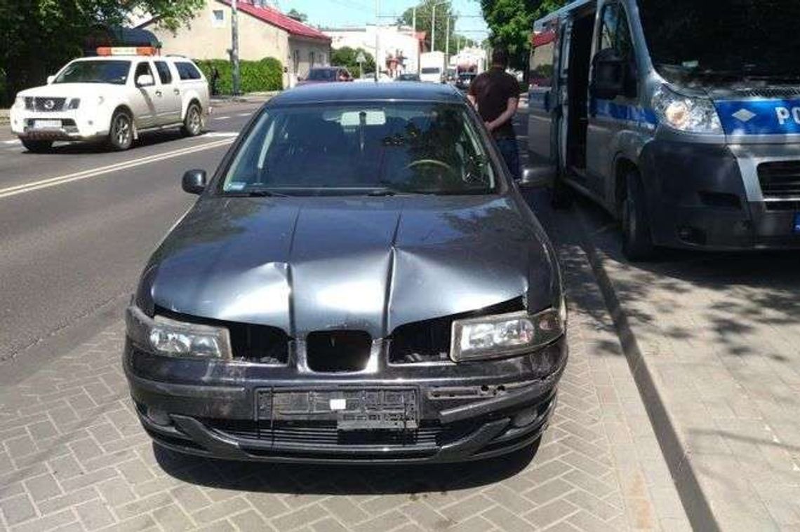 Ul. Krochmalna: Seat najechał na tył fiata. Jedna osoba ranna