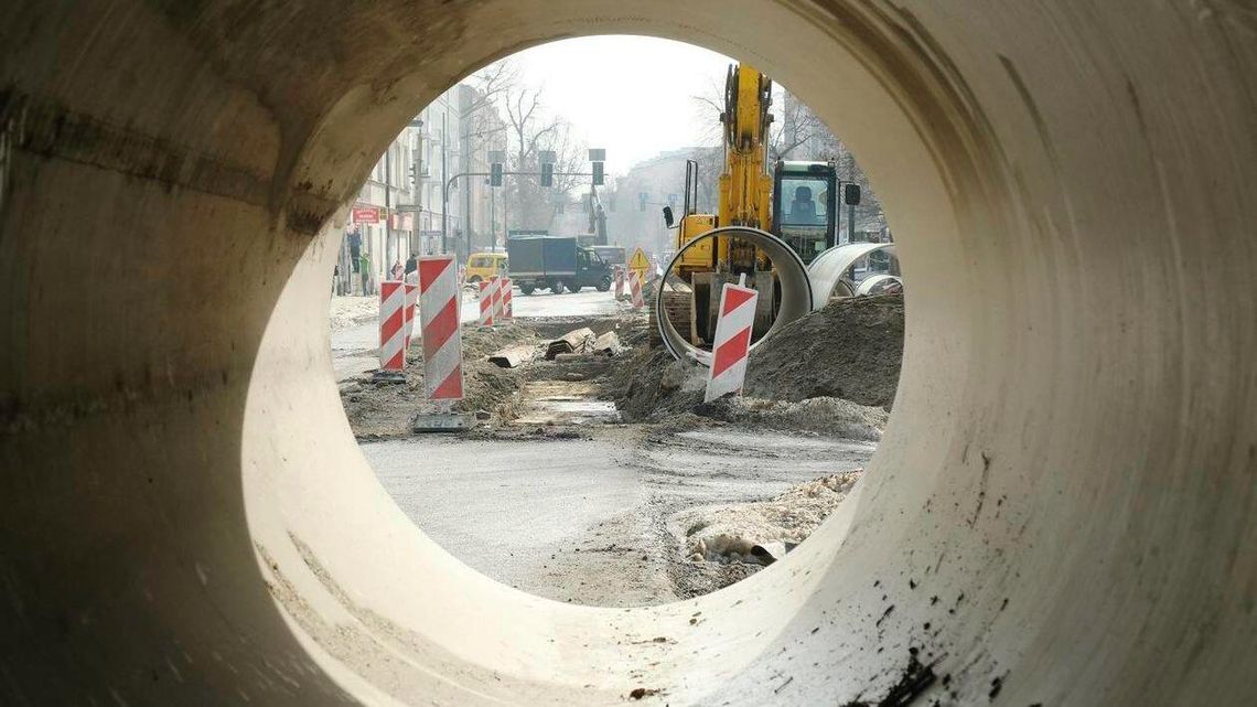 Ul. Lipowa. Drogowcy rozbierają to, co zbudowali 