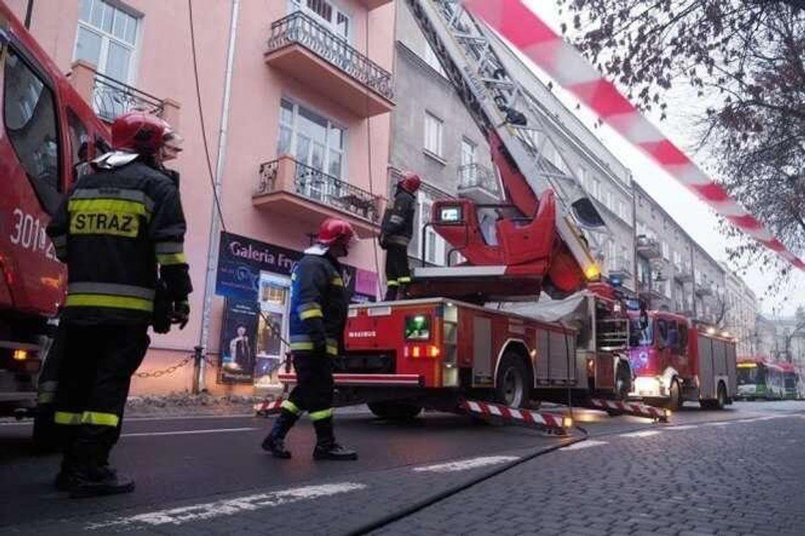 Ul. Narutowicza była zamknięta w obu kierunkach. Pożar sadzy w kominie kamienicy