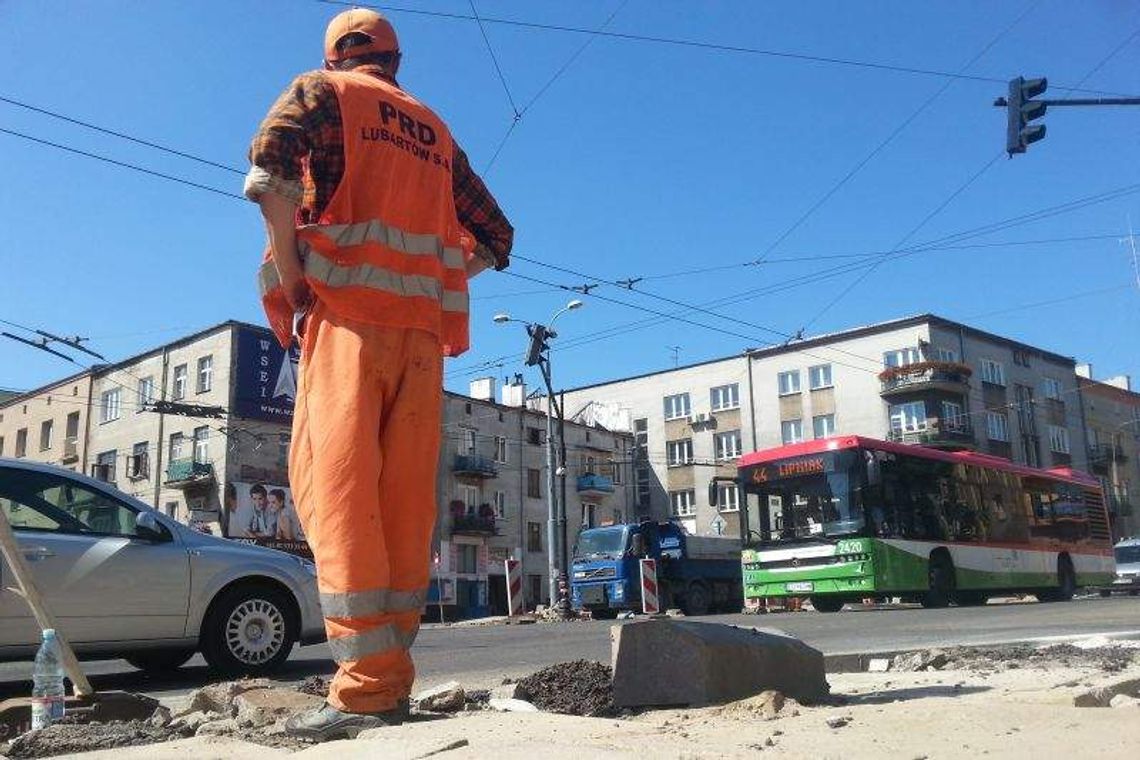 Ul. Narutowicza jednak nie otwarta. Nawierzchnia "lokalnie niedoszorstniona Ul. Narutowicza jednak nie otwarta. Nawierzchnia "lokalnie niedoszorstniona