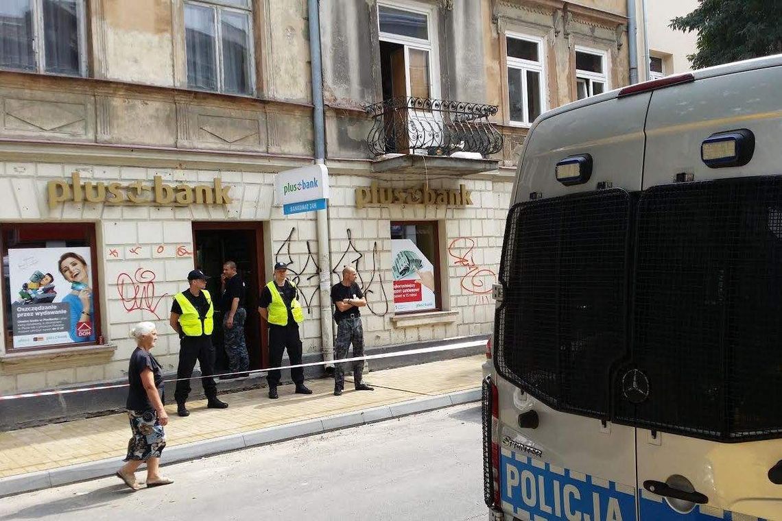 Ul. Narutowicza: Zapadł się strop w budynku