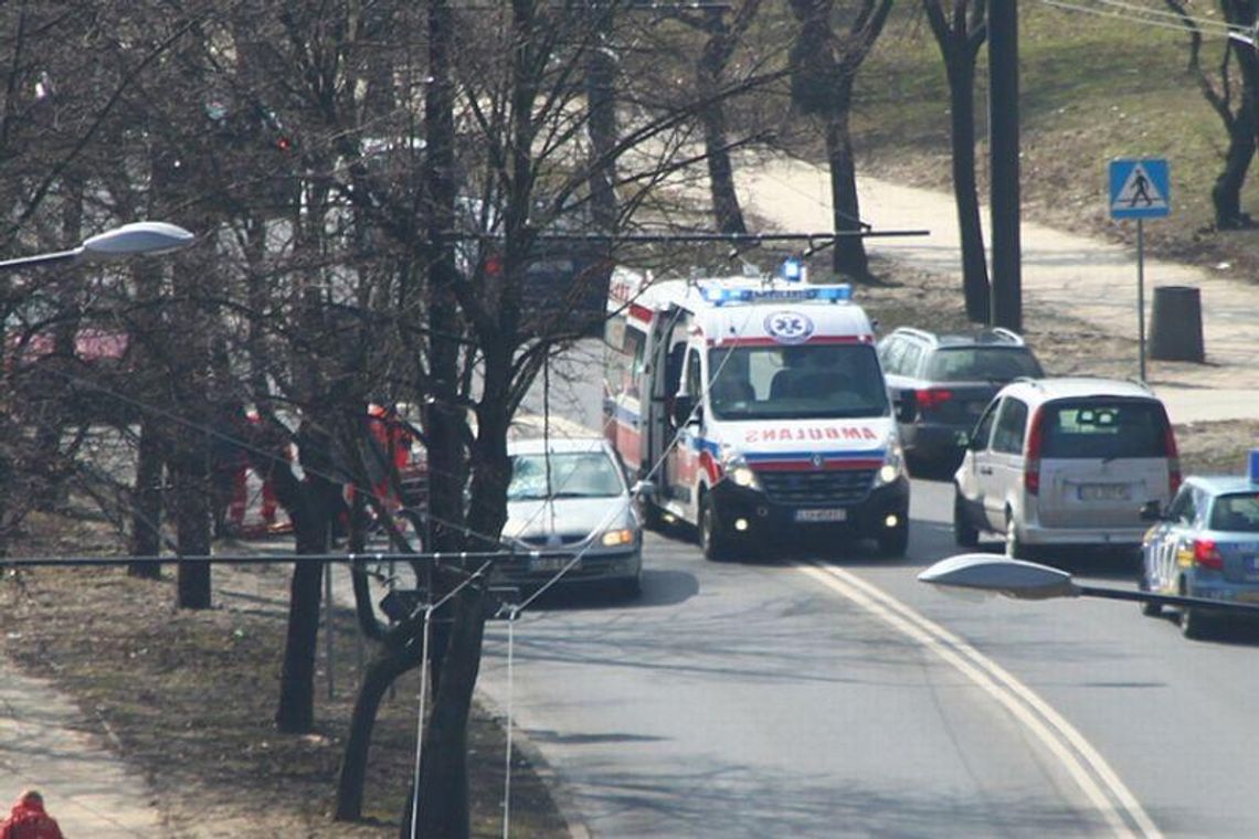 Ul. Podzamcze: Samochód potrącił pieszego Ul. Podzamcze: Samochód potrącił pieszego