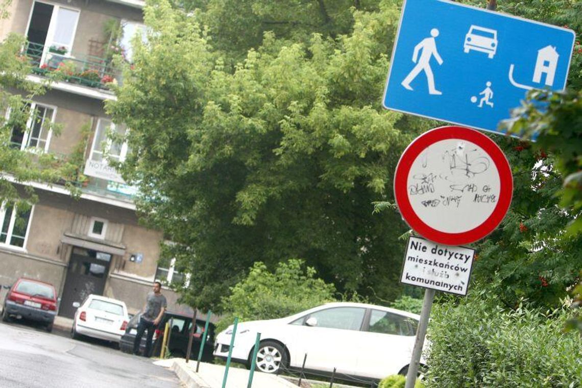 Ul. Spokojna: Nie ma dla nich pomocy, bo drogi nie ma na mapie