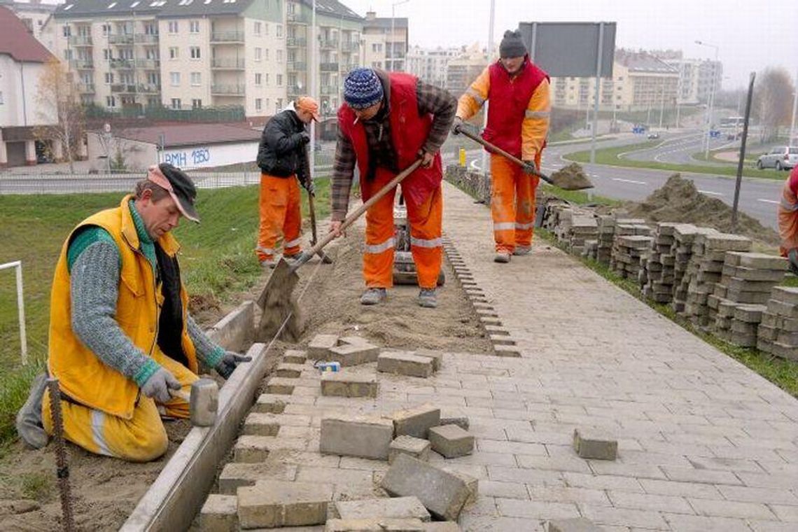 Ul. Węglarza: Nowy chodnik do naprawy. To nie pierwszy raz Ul. Węglarza: Nowy chodnik do naprawy. To nie pierwszy raz