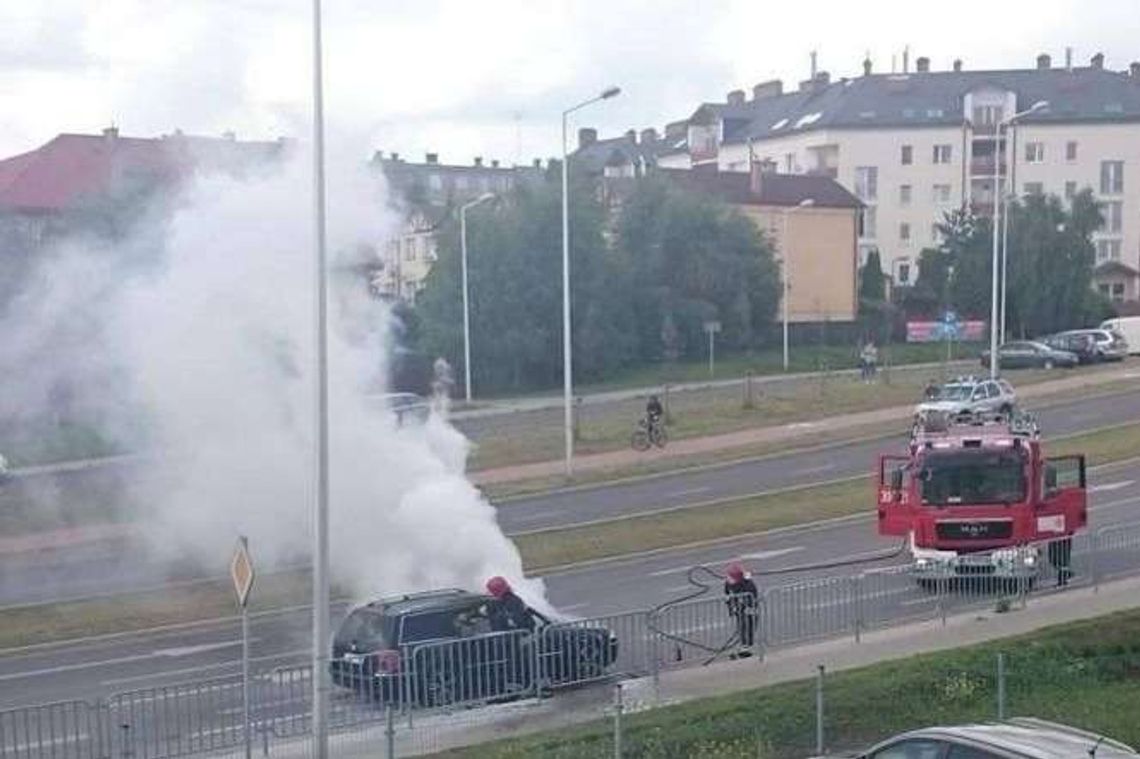 Ul. Węglarza: Samochód zapalił się na drodze