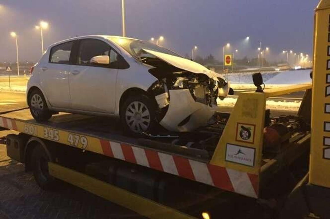 Ul. Zelwerowicza: Zderzenie renaulta i toyoty yaris (zdjęcia) Ul. Zelwerowicza: Zderzenie renaulta i toyoty yaris (zdjęcia)