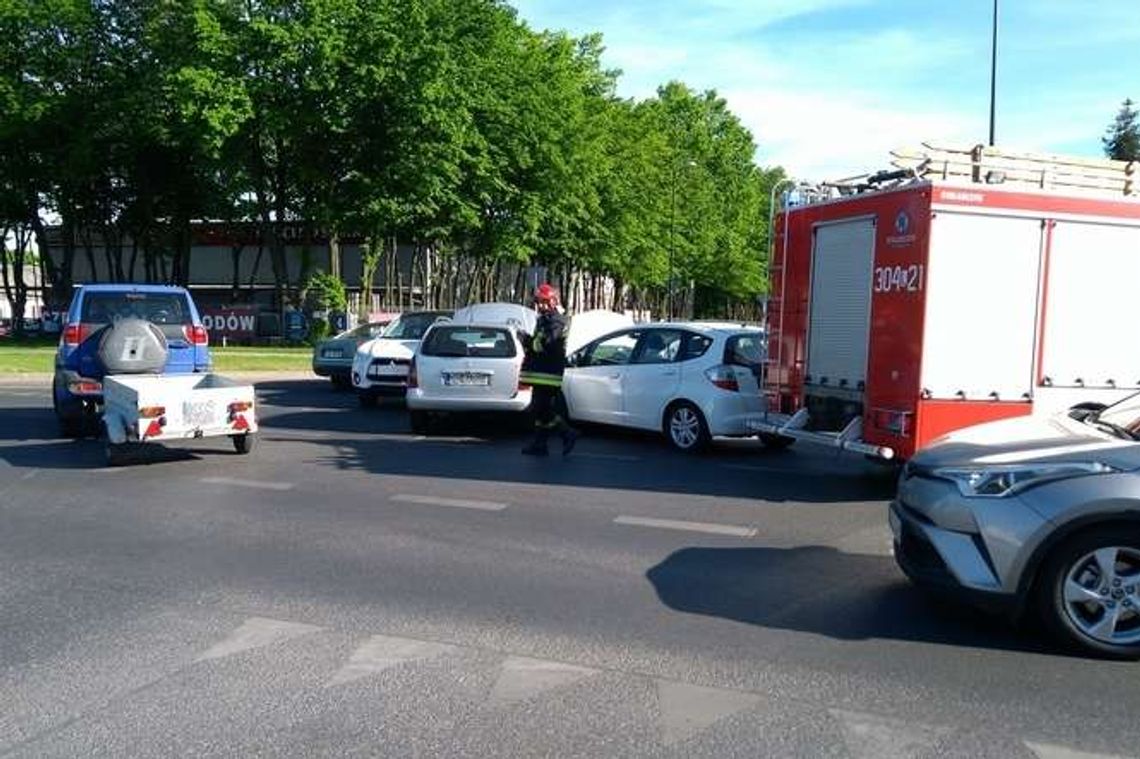 Ul. Związkowa: Wypadek trzech aut Ul. Związkowa: Wypadek trzech aut