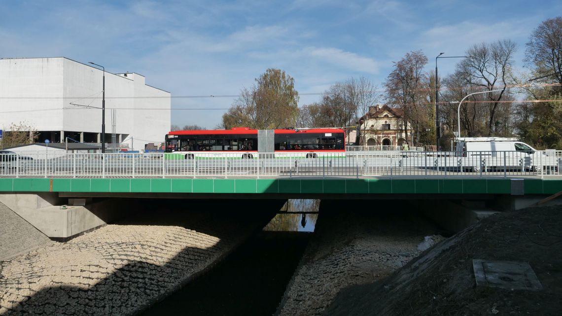 Ulica Fabryczna w Lublinie z nowym mostem otwarta dla kierowców. Zdążyli przed świątecznymi korkami [zdjęcia]
