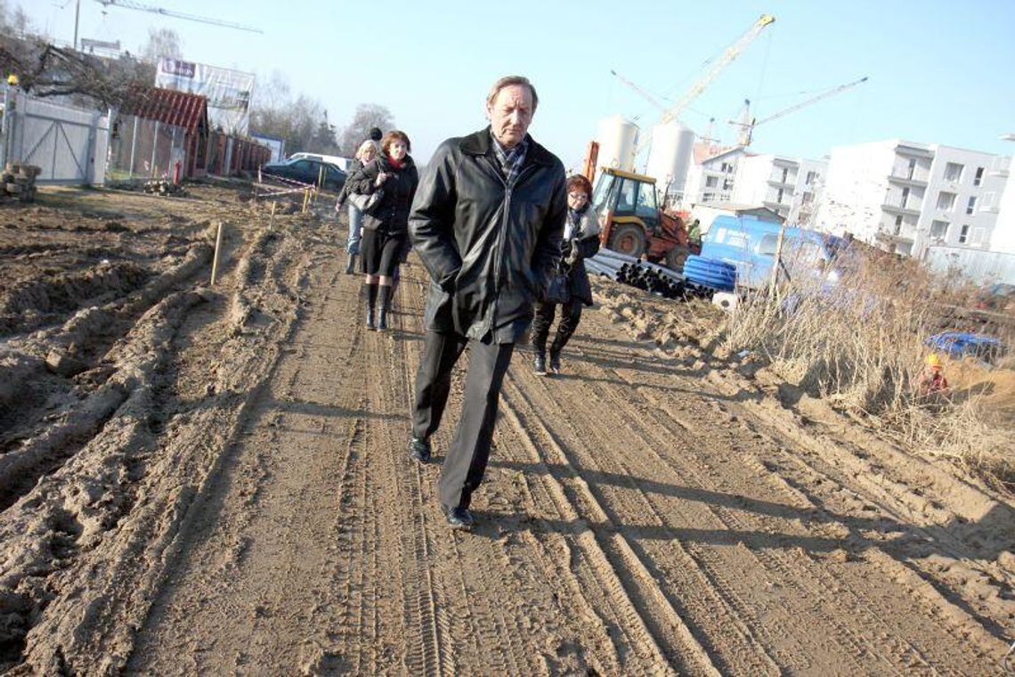 Ulica Gęsia tonie w błocie. Mieszkańcy czekają na pomoc