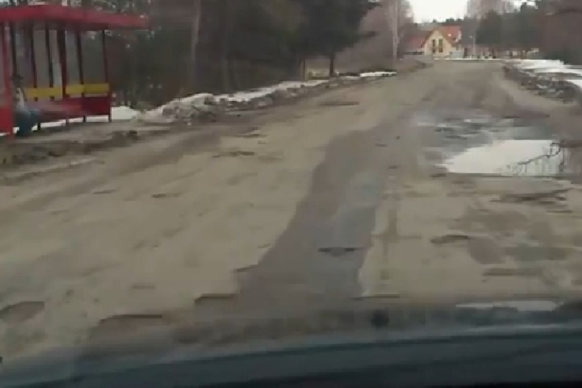 Ulica Moniuszki w Biłgoraju. Dziura na dziurze (wideo)