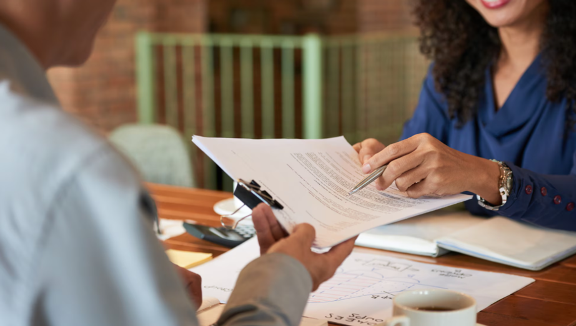 Umowa na usługę – co powinna zawierać, aby chronić obie strony? Umowa na usługę – co powinna zawierać, aby chronić obie strony?