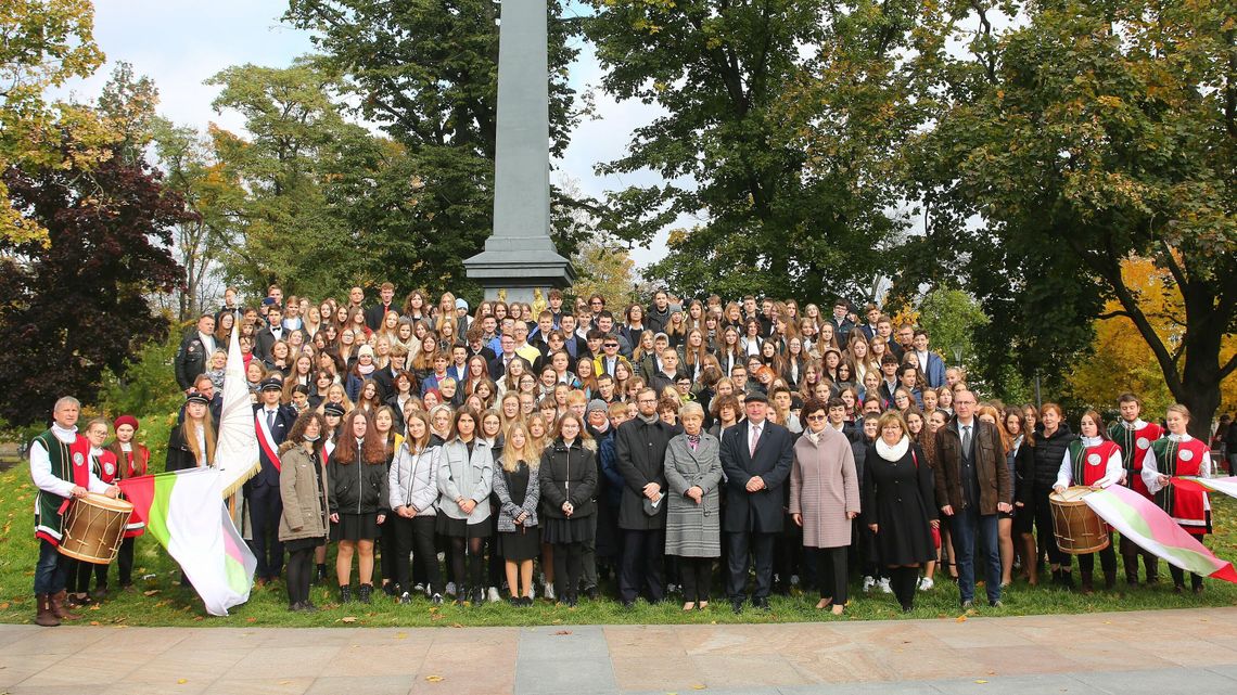 Unia świętuje. 200 osób na zdjęciu