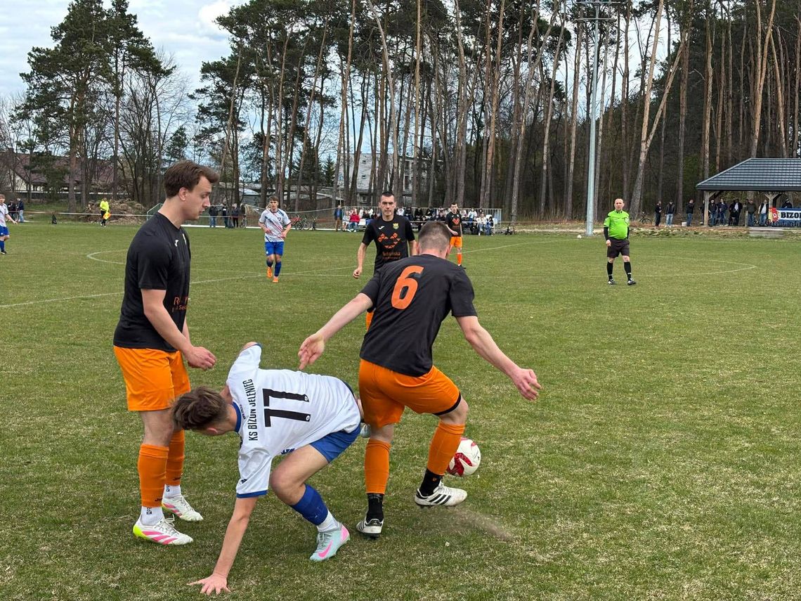 Unia Żabików prowadziła już 2:0 ale ostatecznie przegrała w Milanowie