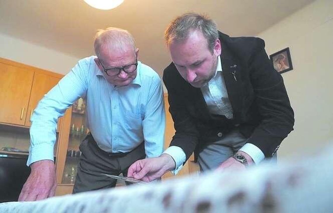 Unikalne wojenne zdjęcia z Warszawy odnalezione pod Lubartowem wróciły do stolicy