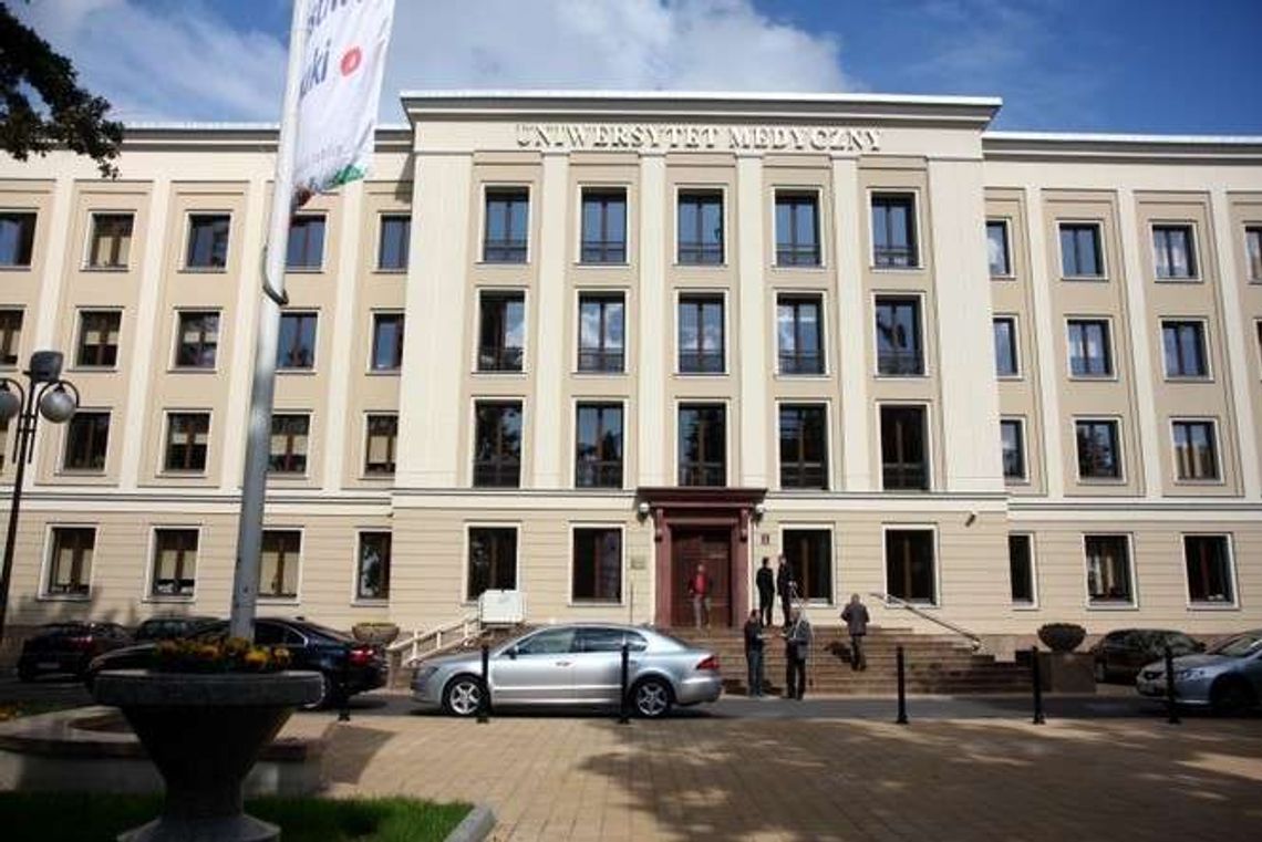 Uniwersytet Medyczny ogłosił listy przyjętych na studia. Niższe progi dla przyszłych lekarzy i dentystów Uniwersytet Medyczny ogłosił listy przyjętych na studia. Niższe progi dla przyszłych lekarzy i dentystów