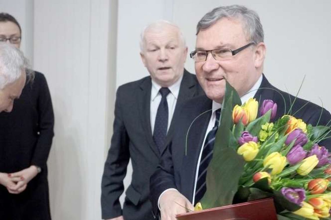 Uniwersytet Medyczny. Rektor zostaje, prorektorzy też