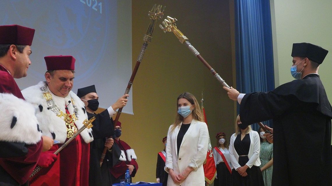 Uniwersytet Medyczny w tym roku przyjął mniej studentów z zagranicy. I zrobił to celowo Uniwersytet Medyczny w tym roku przyjął mniej studentów z zagranicy. I zrobił to celowo