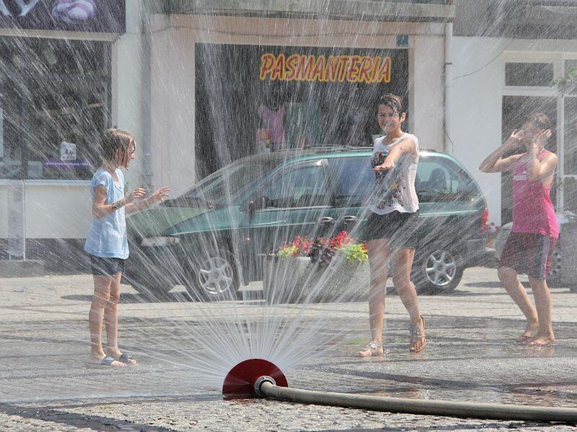 Upał nie odpuszcza. W Kraśniku ustawiono kurtynę wodną