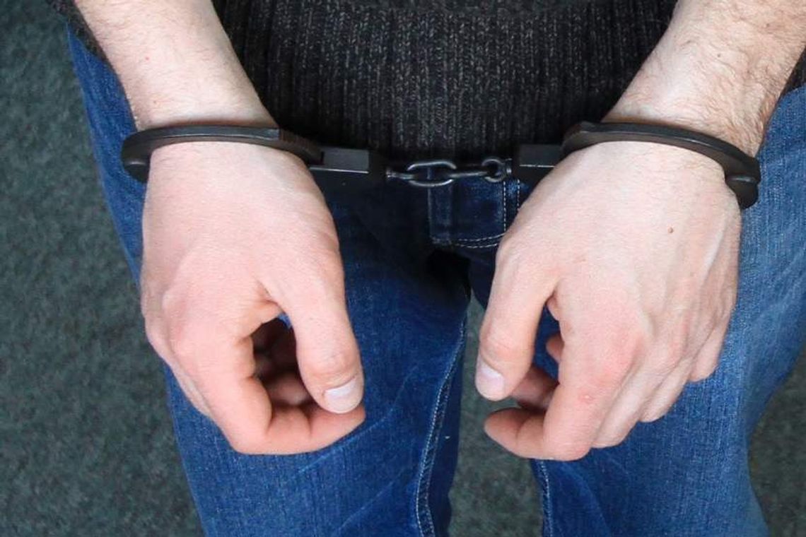 Upił się i zniszczył cmentarną bramę przy ul. Lipowej Upił się i zniszczył cmentarną bramę przy ul. Lipowej