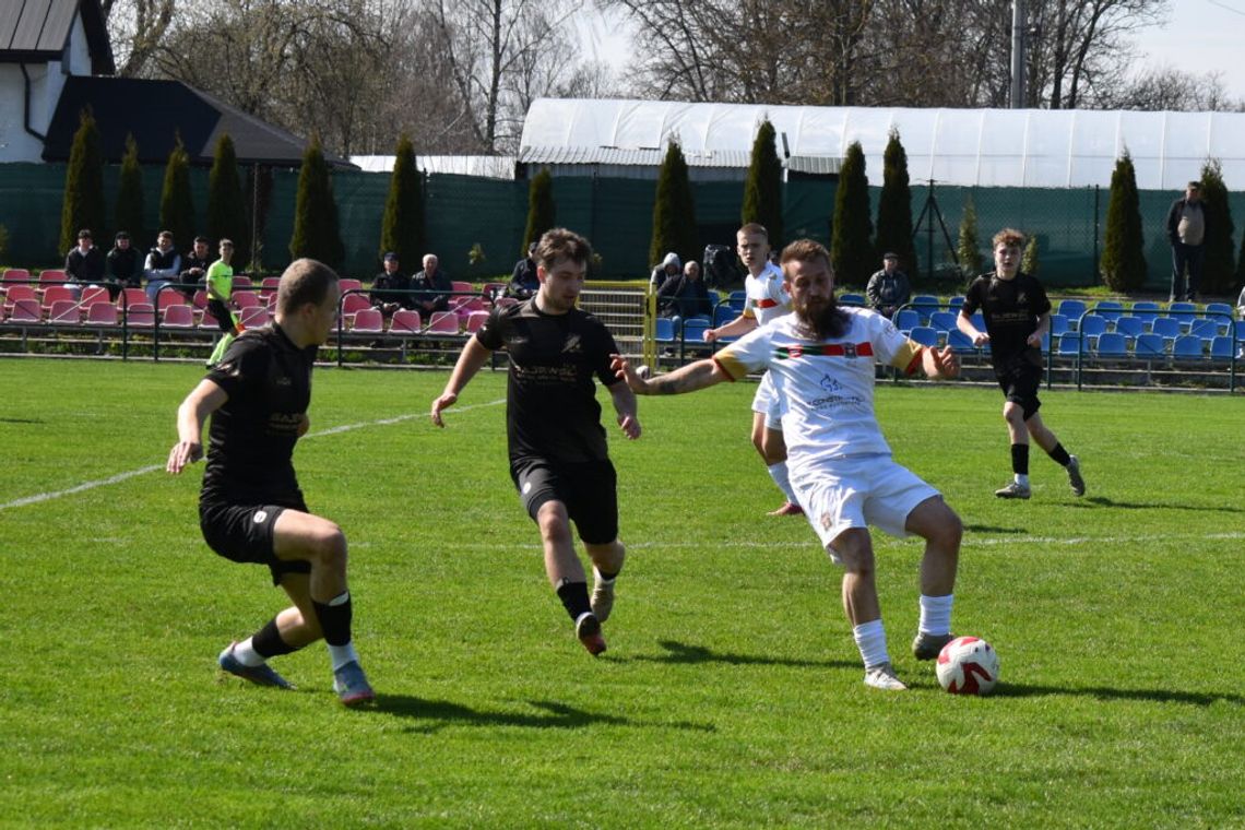 Upragnione przełamanie Gromu Różaniec. Wynik i tabela Macron zamojskiej klasy okręgowej Upragnione przełamanie Gromu Różaniec. Wynik i tabela Macron zamojskiej klasy okręgowej