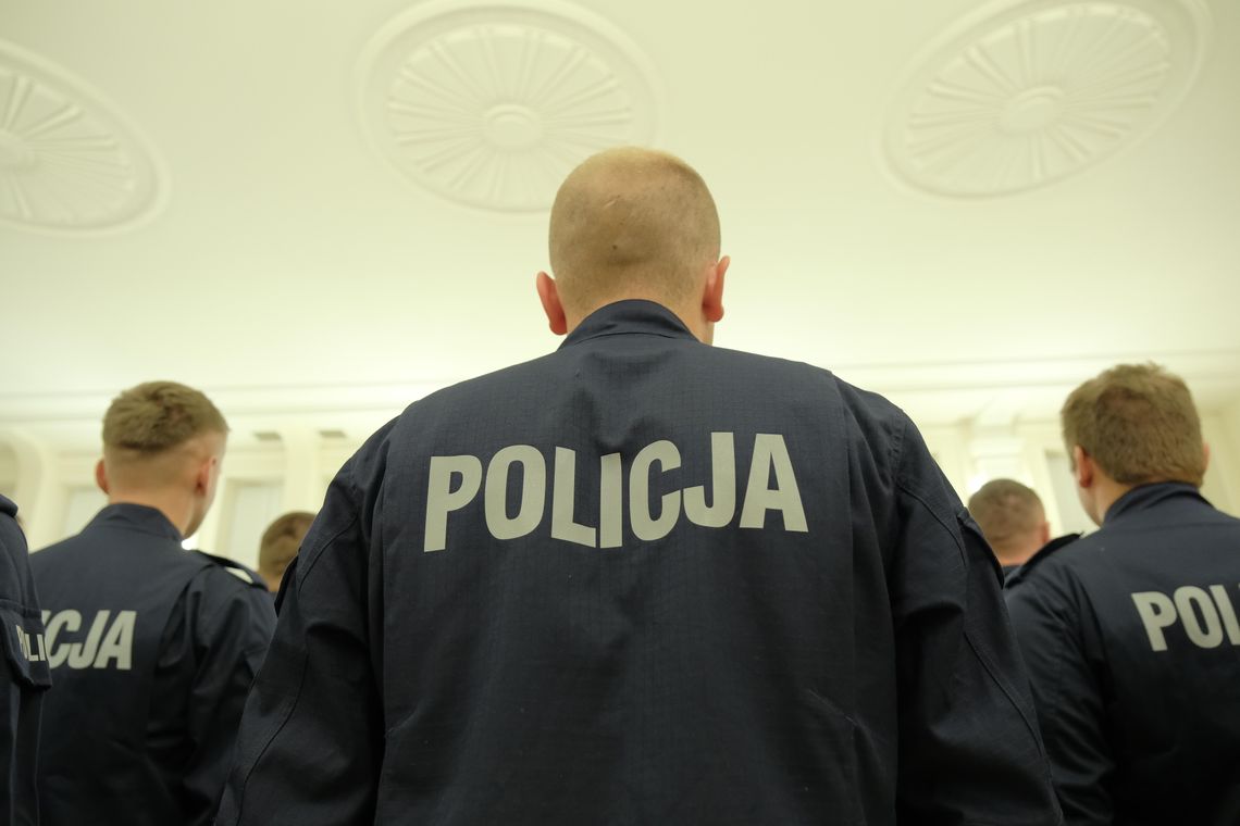Pięciu mężczyzn zostało oskarżonych o uprowadzenie, wielogodzinne znęcanie się i brutalne pobicie 44-latka w Spiczynie i okolicach Nowogrodu.