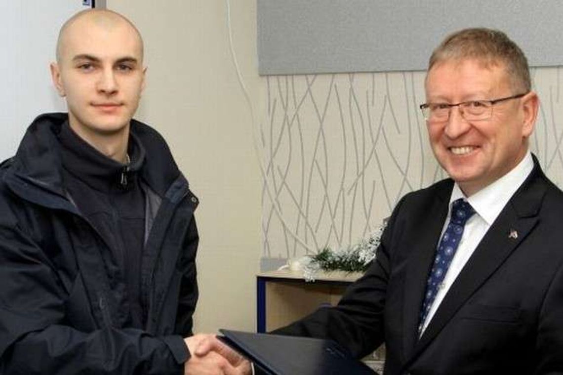 Uratował życie dwóch ludzi. Co zrobił z nagrodą od swojego zakładu?