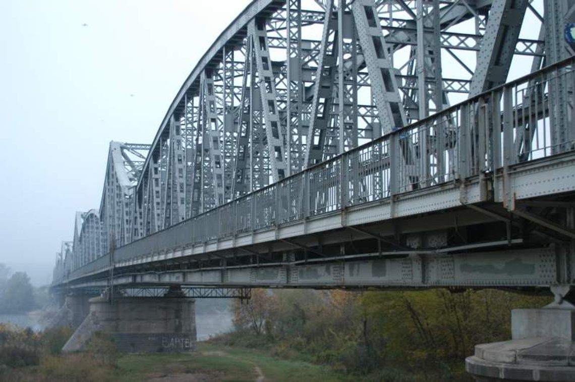 Uratowali 14-latkę. Chciała wskoczyć do Wisły