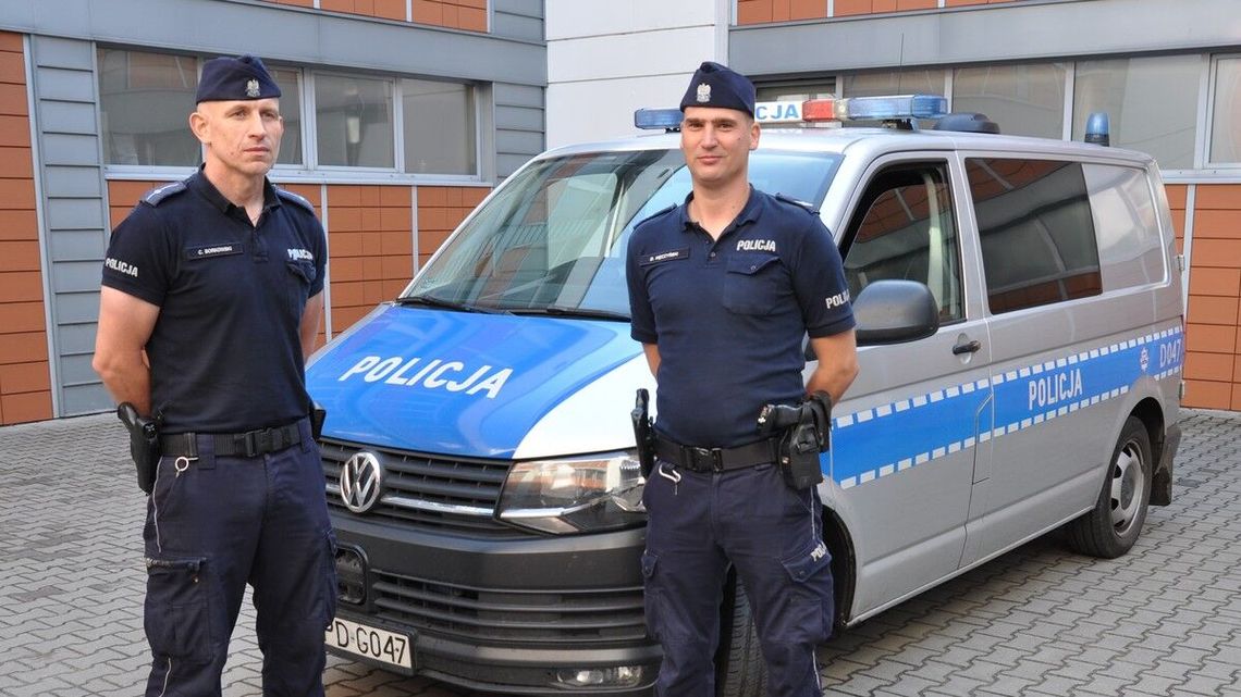 Uratowali 50-latka z płomieni