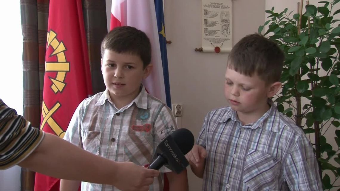 Uratowali życie mamie, która zasłabła w domu. "Brat zadzwonił na 112, ja do taty" [wideo]