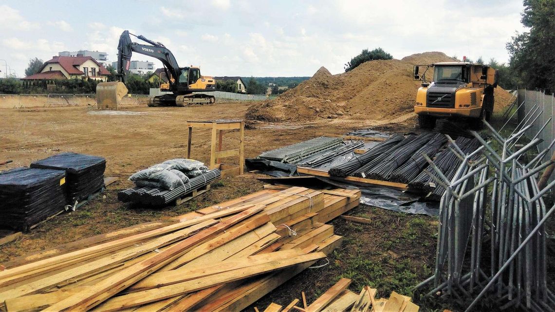 Uroczysta łopata i długo nic. Budowa nowej szkoły w Lublinie idzie w żółwim tempie Uroczysta łopata i długo nic. Budowa nowej szkoły w Lublinie idzie w żółwim tempie