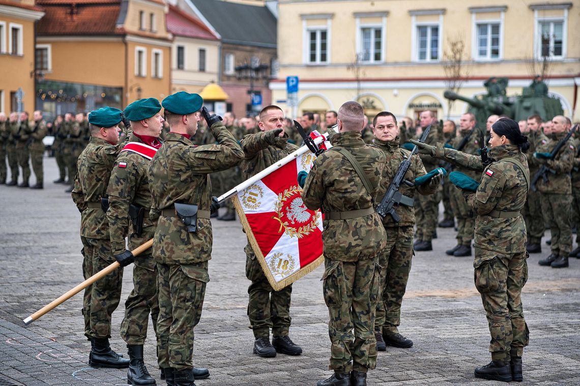 Uroczyste zaprzysiężenie żołnierzy 18. Dywizji Zmechanizowanej na Placu Zamkowym w Lublinie Uroczyste zaprzysiężenie żołnierzy 18. Dywizji Zmechanizowanej na Placu Zamkowym w Lublinie
