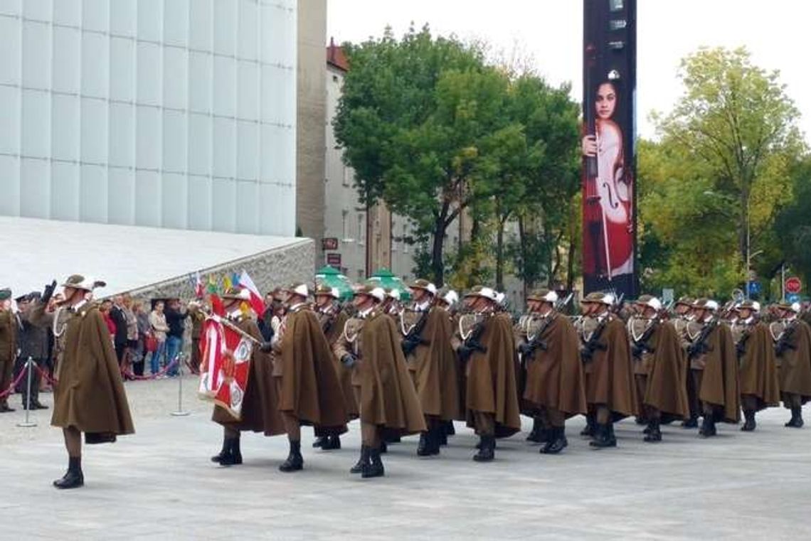 Uroczystości wojskowe na placu Teatralnym w Lublinie Uroczystości wojskowe na placu Teatralnym w Lublinie