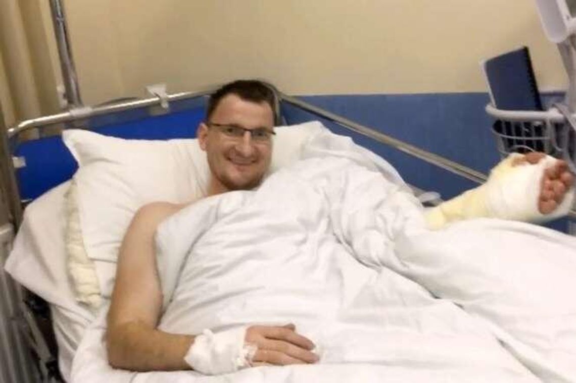 Urodził się bez dłoni, przeszczepili mu ją lekarze. Pierwszy taki zabieg na świecie (wideo)