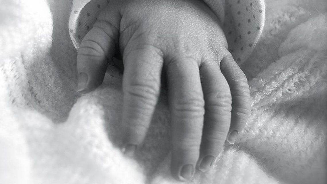 Urodziła, wrzuciła dziecko do pieca i spaliła. Policja zatrzymała ją na weselu