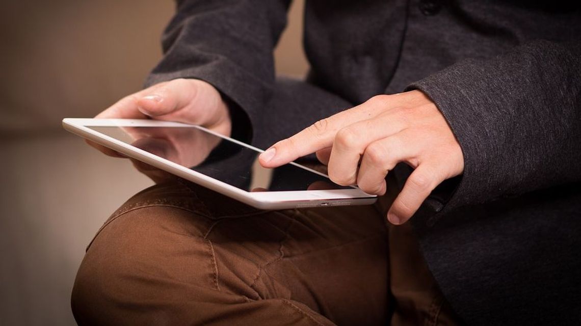 Urząd kupił radnym tablety. Chcą je oddać dzieciom. "Boją się elektroniki?" Urząd kupił radnym tablety. Chcą je oddać dzieciom. "Boją się elektroniki?"