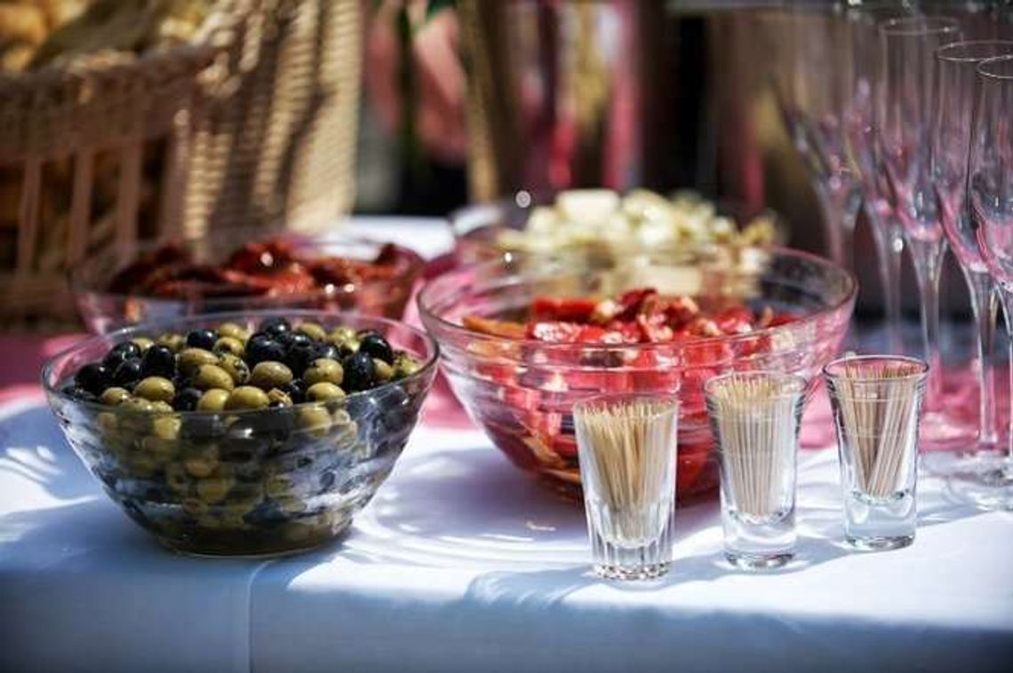 Urząd Marszałkowski wyda 700 tys. zł na catering. Radny PiS: "To Bizancjum" Urząd Marszałkowski wyda 700 tys. zł na catering. Radny PiS: "To Bizancjum"