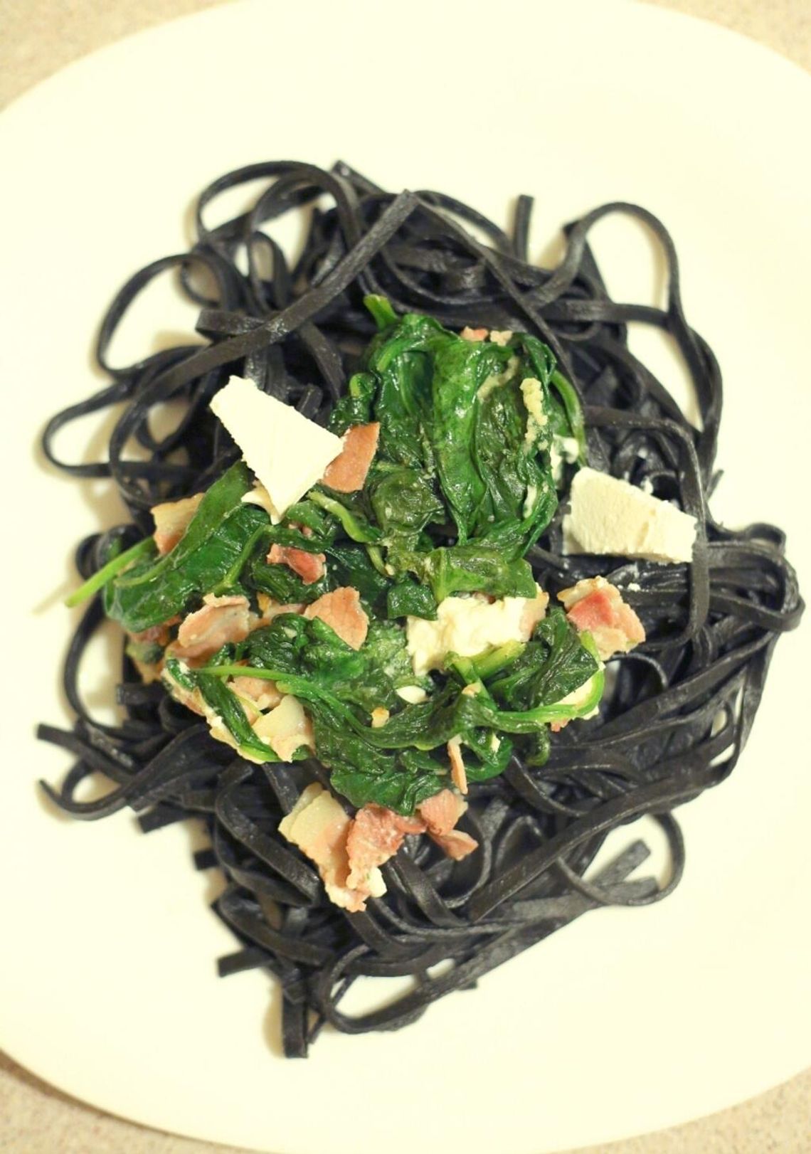 Urządzasz sylwestra w domu? Przepisy na udany wieczór