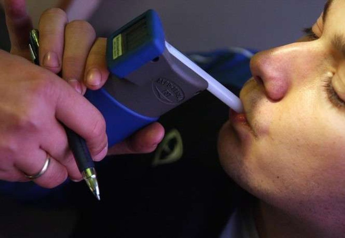 Urzędnicy chcą kupić alkomaty. Żeby każdy mógł się przebadać Urzędnicy chcą kupić alkomaty. Żeby każdy mógł się przebadać