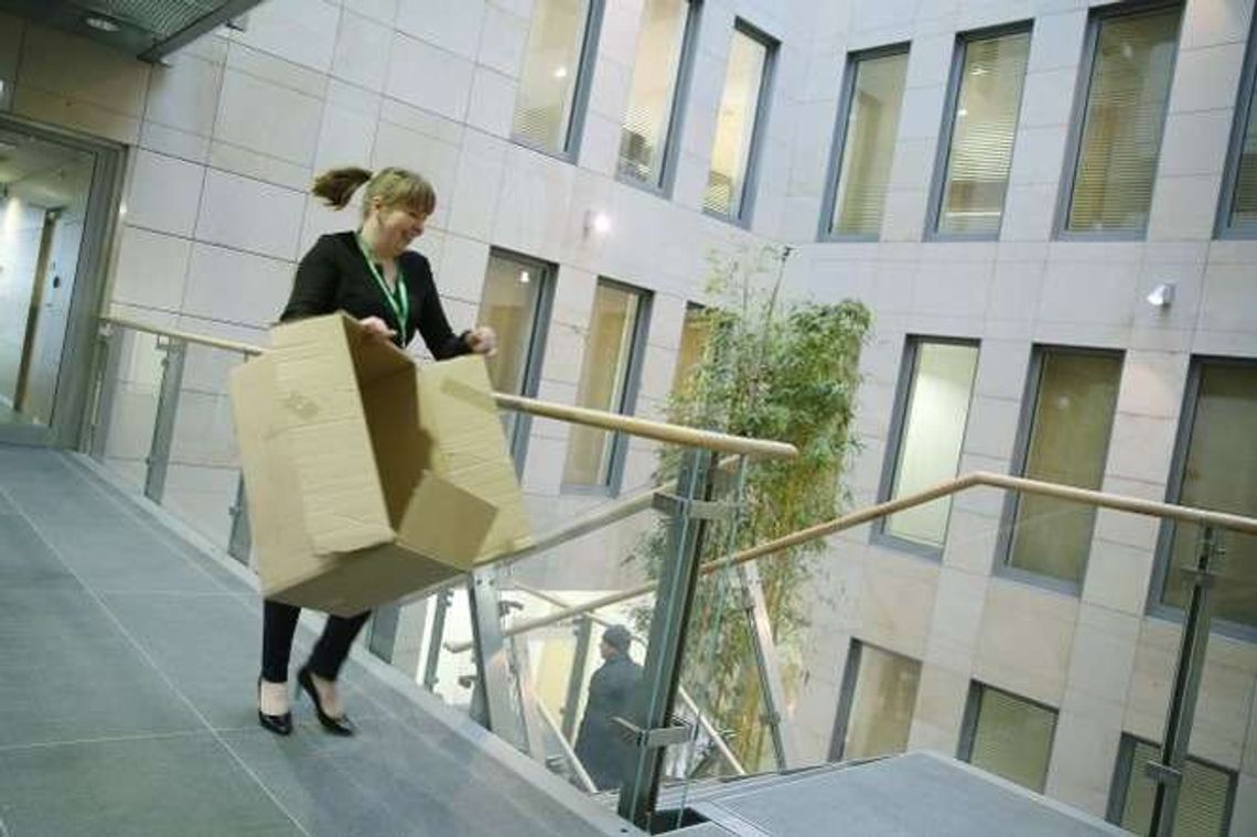 Urzędnicy marszałka już w nowej siedzibie przy ul. Grottgera. Problem z zasięgiem telefonów (zdjęcia) Urzędnicy marszałka już w nowej siedzibie przy ul. Grottgera. Problem z zasięgiem telefonów (zdjęcia)