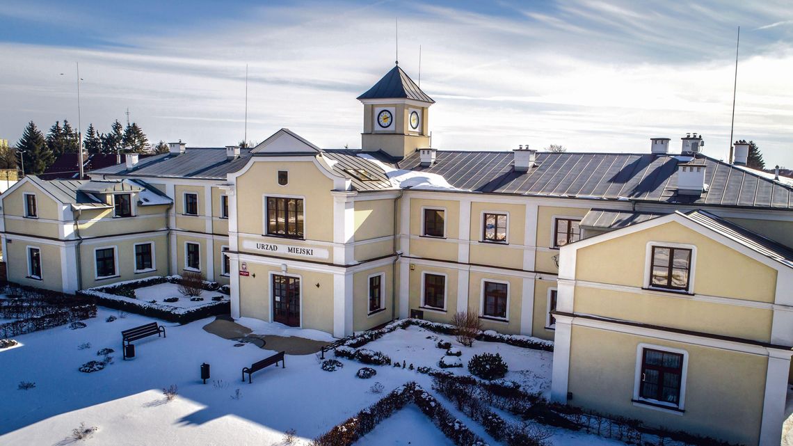 Urzędnicy miejscy w Łęcznej nie zbijają kokosów. Czeka ich jednak podwyżka Urzędnicy miejscy w Łęcznej nie zbijają kokosów. Czeka ich jednak podwyżka